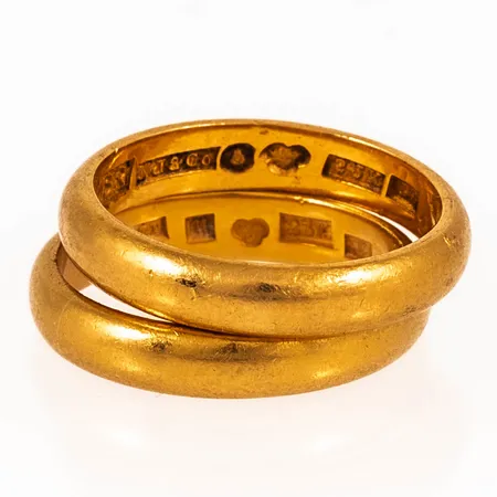 Graverat guld i 23K. Vikt: 13,7g. 