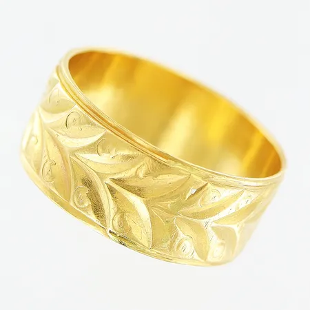 Ring, mönstrad, stl 15¾, bredd 8mm, 21K Vikt: 3,3 g