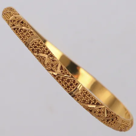 Armring, Ø6cm, innermått 18cm, bredd 5,5mm, skevt, 21K  Vikt: 11 g