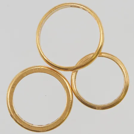 Tre släta ringar, Ø17-21, gravyrer, 23K, 21,7g.