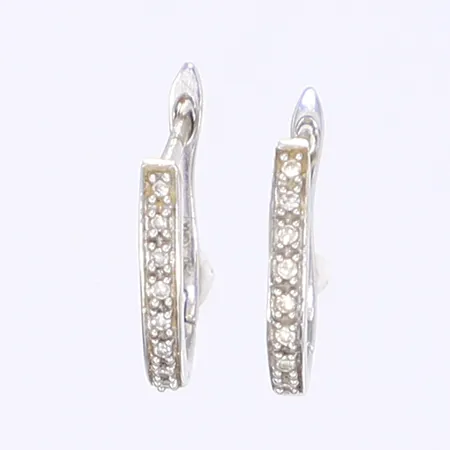 Ett par örhängen med diamanter totalt ca 0,08ctv, 12x2mm, vitguld 18K Vikt: 1,7 g