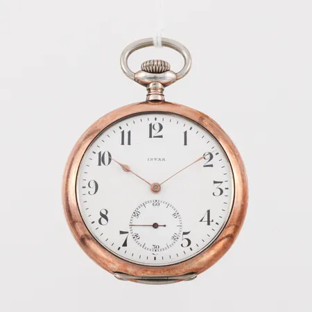 Fickur Invar, diameter ca 5 cm, silver, tickar igång men ej funktionstestad.