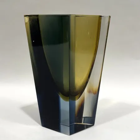 Vas Kaj Franck, Nuutajärvi Notsjö, daterad 1963, signerad, blått, gultonat samt klart glas, höjd 13,5 cm, inga tillbehör, repig undertill, mindre nagg