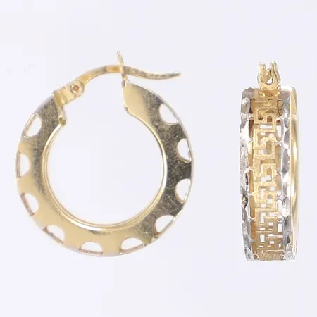 Ett par örhängen, creoler med meandermönster, Ø21mm, bredd 5mm, detaljer i vitguld, 14K  Vikt: 4 g