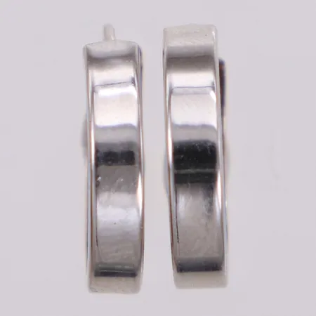 Ett par örhängen creoler, Ø15,5mm, bredd 3mm, vitguld, GHA, 18K  Vikt: 0,7 g