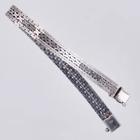 Armband längd ca 18cm, bredd ca 7mm, 835/1000 silver Vikt: 15,7 g