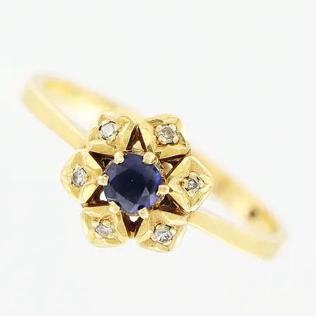 Ring, safir, diamanter 6 x ca 0,005ct, stl 17¼, böjd skena, 18K Vikt: 2,3 g