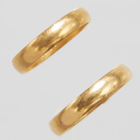 2 Ringar, släta, personliga gravyrer, Schalins, 18K Vikt: 4,8 g