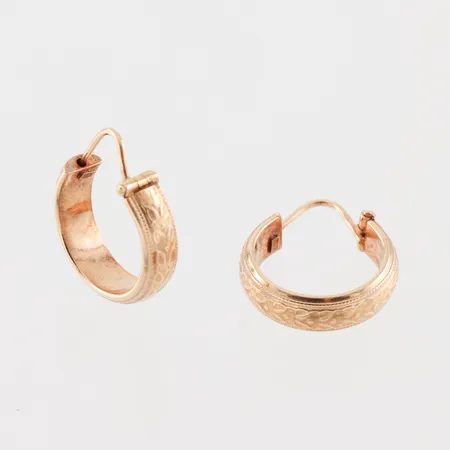 Örhängen paret, mönstrade, diameter ca 15.6 mm, 18k. Vikt: 2,5 g