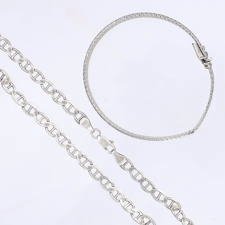 Diverse silver, armband och kedja, armbandet med brott, kedjans lås behöver justeras, silver 835-925/1000 Vikt: 32,9 g