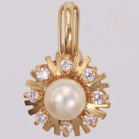 Hänge med odlad pärla Ø5,4mm och vita stenar, längd 17,2mm, bredd 11,3mm, BEH Bengt Hallberg Guldsmeds AB, öppningsbar ögla, 18K Vikt: 2 g