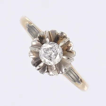 Ring med diamanter 1x ca 0,30ct ca W/P3, stl 16¼, bredd 1-9mm, 14K Vikt: 2,2 g
