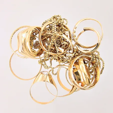 Diverse guldsmycken, 18K  Vikt: 47,7 g