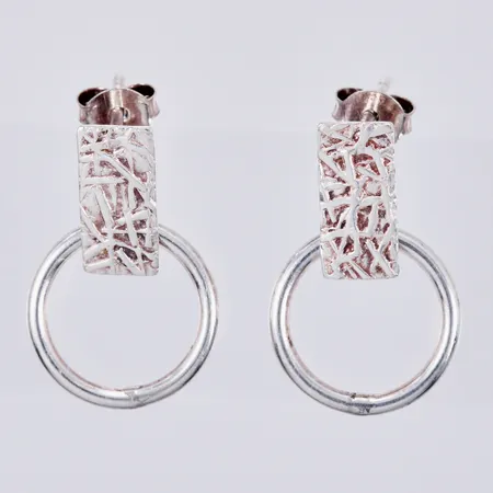 Ett par örhängen, längd: ca 2cm, bredd: ca 5-13mm, 925/1000 Silver  Vikt: 2 g