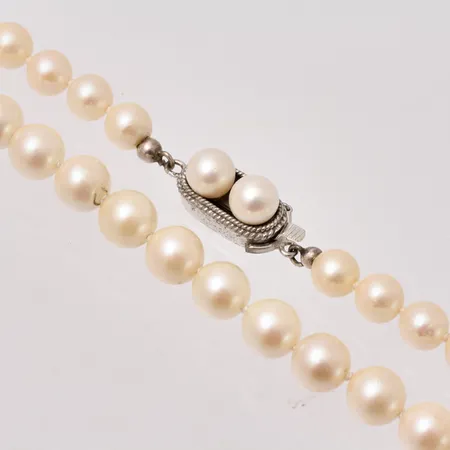 Pärlcollier med silverlås, 90cm, odlade pärlor, bredd Ø7,7mm. Vikt: 0 g
