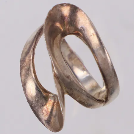 Ring, stl 18, bredd 3,6-19mm, GHA, silver 925/1000 Vikt: 5,5 g