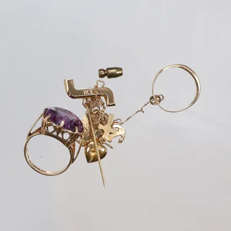 Diverse guld, defekt gravyr, med stor sten 18K Vikt: 16,1 g