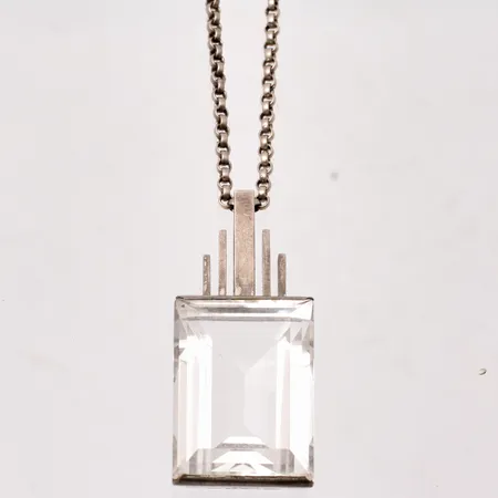 Hänge med kedja i silver, mått 18x42,8mm, 1st vit sten, mått 18x24,8mm, design StigBert, kedja, 59cm, Ärtlänk, bredd 2,2mm, 830/1000, vikt 25,98g.