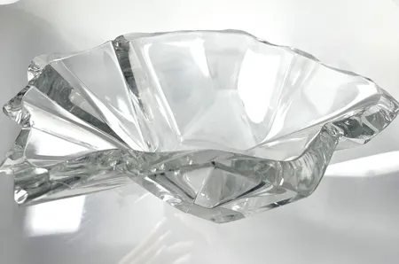 Skål Tapio Wirkkala Isbit, signerad år 1957, längd 23cm, bredd ca. 16cm, höjd 8cm,  små nagg Vikt: 0 g Skickas med postpaket.