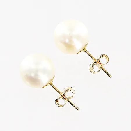 Ett par örhängen, odlad pärla Ø8mm, 18K.   Vikt: 1,8 g