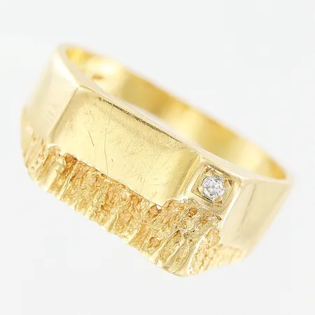 Klackring, diamant ca 0,02ct, stl 18¼, bredd 2,5-9mm, 18K Vikt: 5,5 g