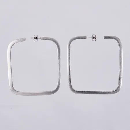 Ett par örhängen ca 50x48mm, bredd ca 3mm, silver Vikt: 26,8 g