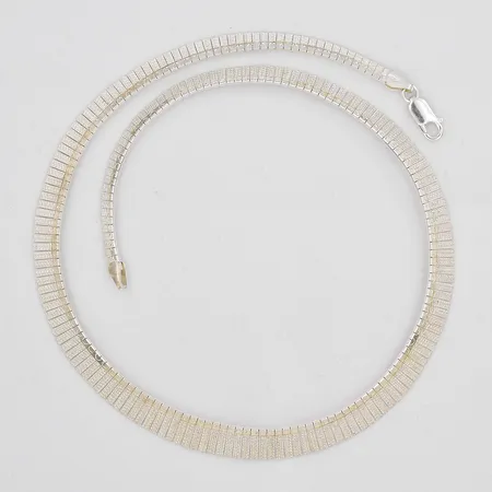 Collier, 45cm, doserad bredd 4-10mm, silver 925/1000 Vikt: 25,7 g