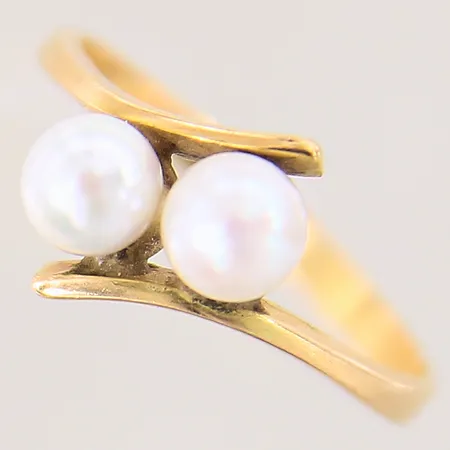 Ring med odlade pärlor Ø4,7-4,9mm, stl 19¾, bredd 2-10mm, 18K Vikt: 2,2 g