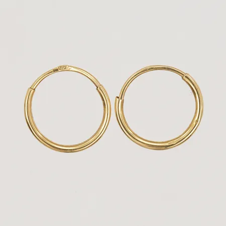 Ett par örhängen, Ø10mm, bredd 1mm, GHA, 18K  Vikt: 0,2 g