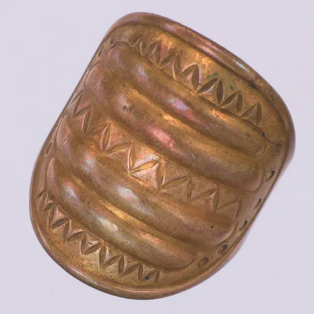 Ring Kalevala, vattentecken Perniö, regelbar storlek, skev, brons