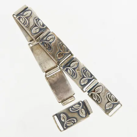 Armband 16,5cm, bredd: 13mm, dekor i relief, extra länkbit 22mm medföljer, silver 830/1000  Vikt: 27,4 g