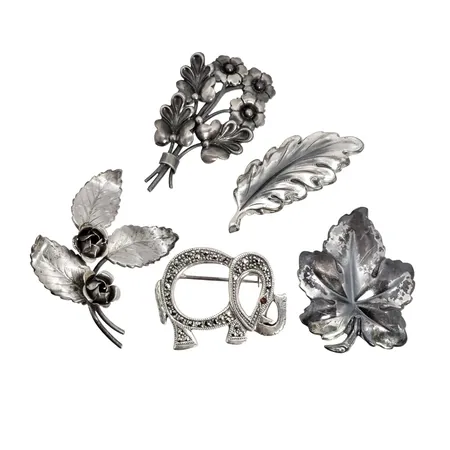 Vintage Broscher, silver, bl.a. G Dahlgren & Co Malmö, varierande mått, störst 51 x 38 mm Vikt: 28,7 g