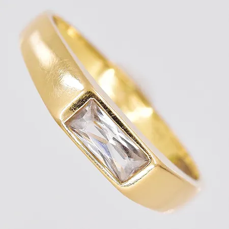 Ring med vit sten, stl 18, 18K Vikt: 2,6 g