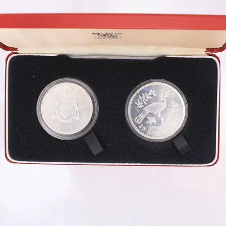2 Mynt, Malaysia, Ø38,6-42mm, 925/1000 silver i etui, intyg Vikt: 63,8 g