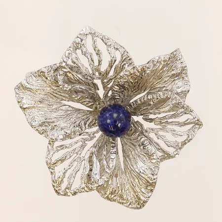 Brosch i form av en blomma med blå sten, höjd: 34 mm, bredd: 37 mm, 830/1000 silver Vikt: 6,8 g