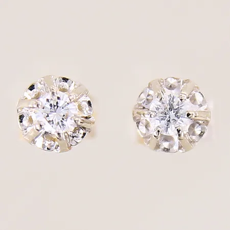 Ett par örhängen med diamanter 2 x ca 0,12ct, Ø6mm, vitguld, 18K Vikt: 1,9 g
