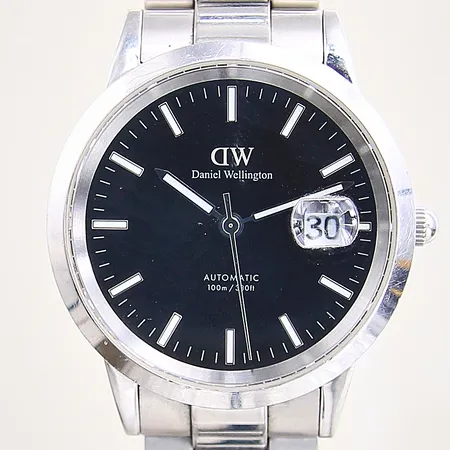 Herrur Daniel Wellington, stål, automat, ref-nr: DW254M042-D11, serie-nr: 35B81075833, datum, stållänk, safirglas, boett samt länk med mindre repor, inga tillbehör