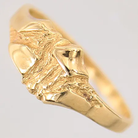 Ring med dekor, stl 17, bredd 1,5-7,8mm, 18K Vikt: 2,2 g