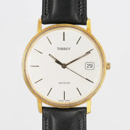 Herrur Tissot, quartz, 18K guld, datum, Ø36mm, spänne och läderarmband ej original, med etui, står still/ behov av batteribyte, slitage, ytliga repor, gravyr. Vikt: 0 g