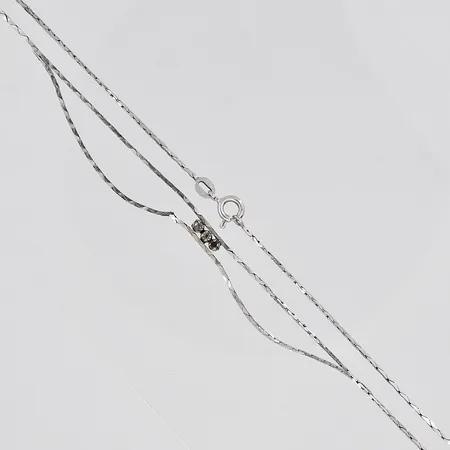 Collier. 41,5cm, bredd 0,9-4,7mm, silver 835/1000 Vikt: 3,5 g