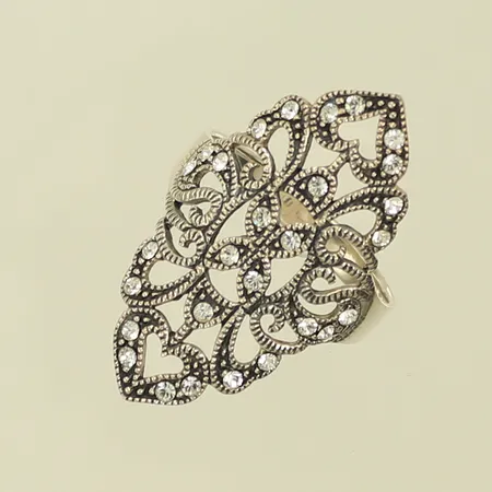 Ring med vita stenar, stl ca 19, bredd 3,5-32mm, Silver 925/1000, 4,3g Vikt: 4,3 g