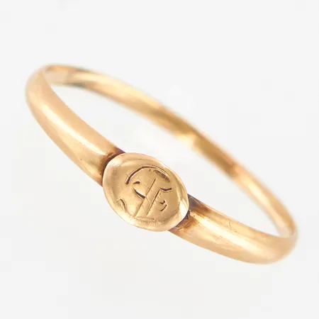 Ring, stl 18, bredd 1-4mm, slitage, 14K Vikt: 0,9 g