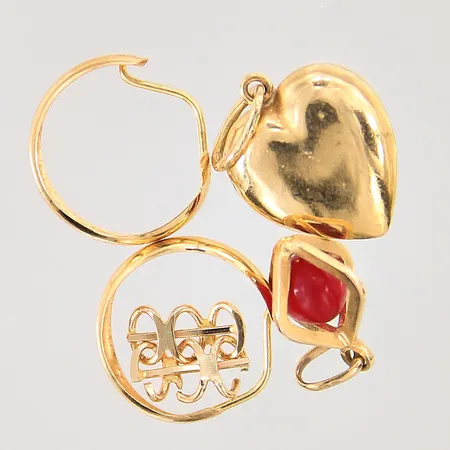 Guldsmycken, med sten, gravyr, buckliga, skevheter, repiga, 18K Vikt: 3,6 g