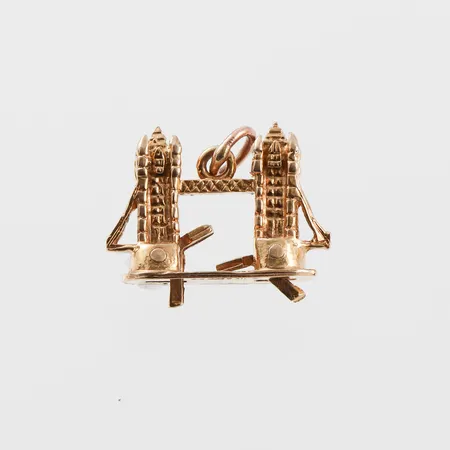 Berlock , längd 18mm, höjd 15mm, 9k Vikt: 2,9 g