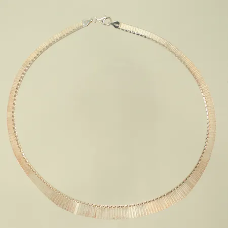 Halscollier, längd 46cm, bredd 6-11mm, Silver 925/1000, 27,7g Vikt: 27,7 g