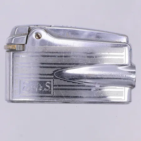 Cigarettändare Ronson, 6,5 x 4cm, gravyr, ej funktionstestad, saknar lock