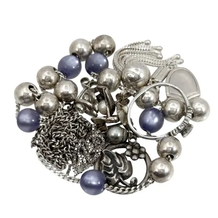 Diverse silversmycken, merparten med defekter/bruksmärken, bruttovikt 33,9 gram Vikt: 33,9 g