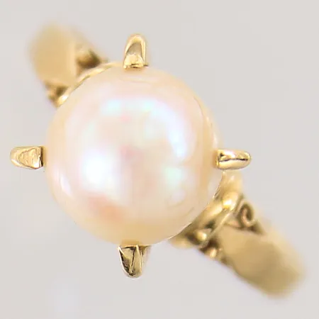 Ring med pärla, stl 17¾, bredd 2-9mm, skadad pärla, 18K Vikt: 4,1 g