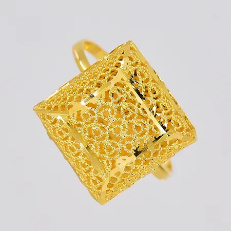 Ring, ställbar storlek ca 17½, bredd ovandel 14,2mm, 21K Vikt: 2,4 g