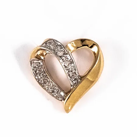 Hänge i 18K guld: Genombrutet hjärta med 7 x ca 0,005ct 8/8 slipade diamanter. Det är 12,5 x 13 mm och väger 1,1g. Stämplad GHA, 750.